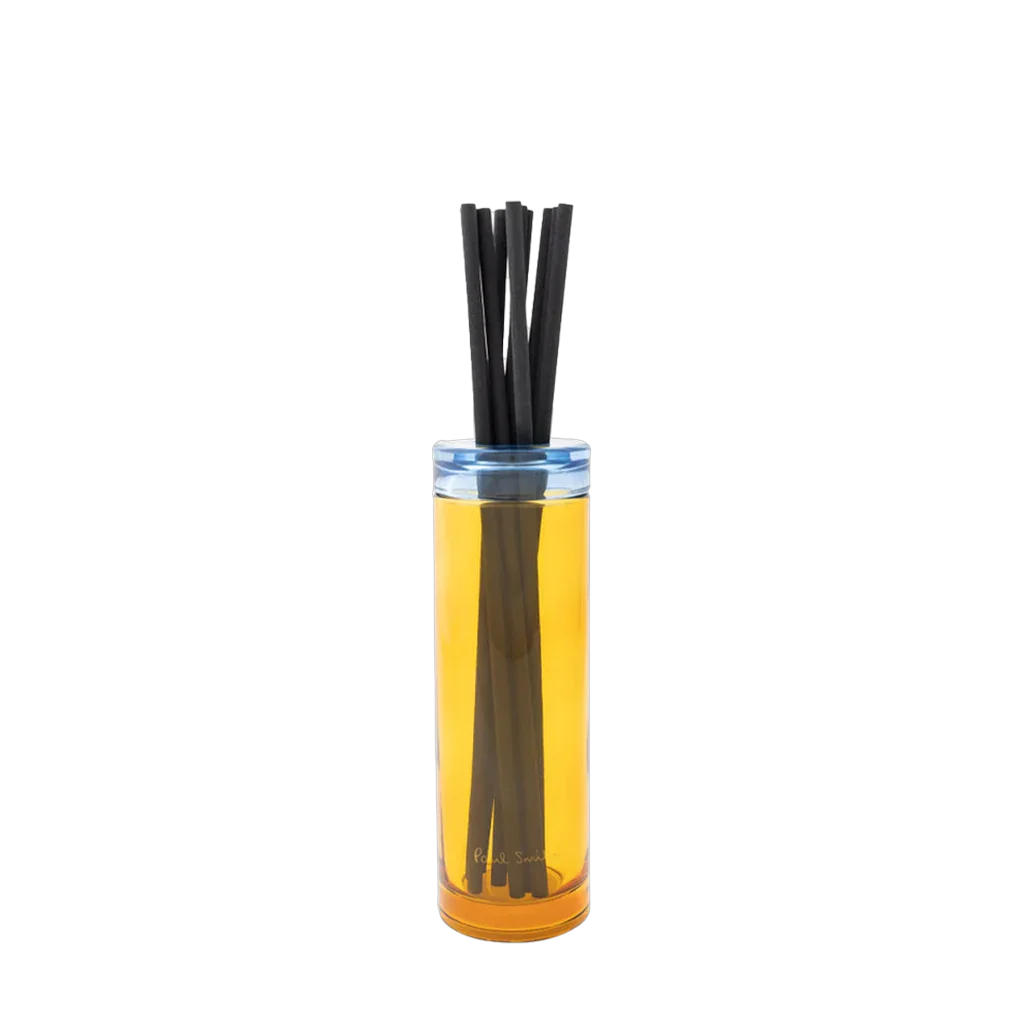 Day Dreamer Diffuser von Paul Smith, ein zylindrischer Raumduft-Diffusor mit gelber Flüssigkeit und schwarzen Stäbchen.