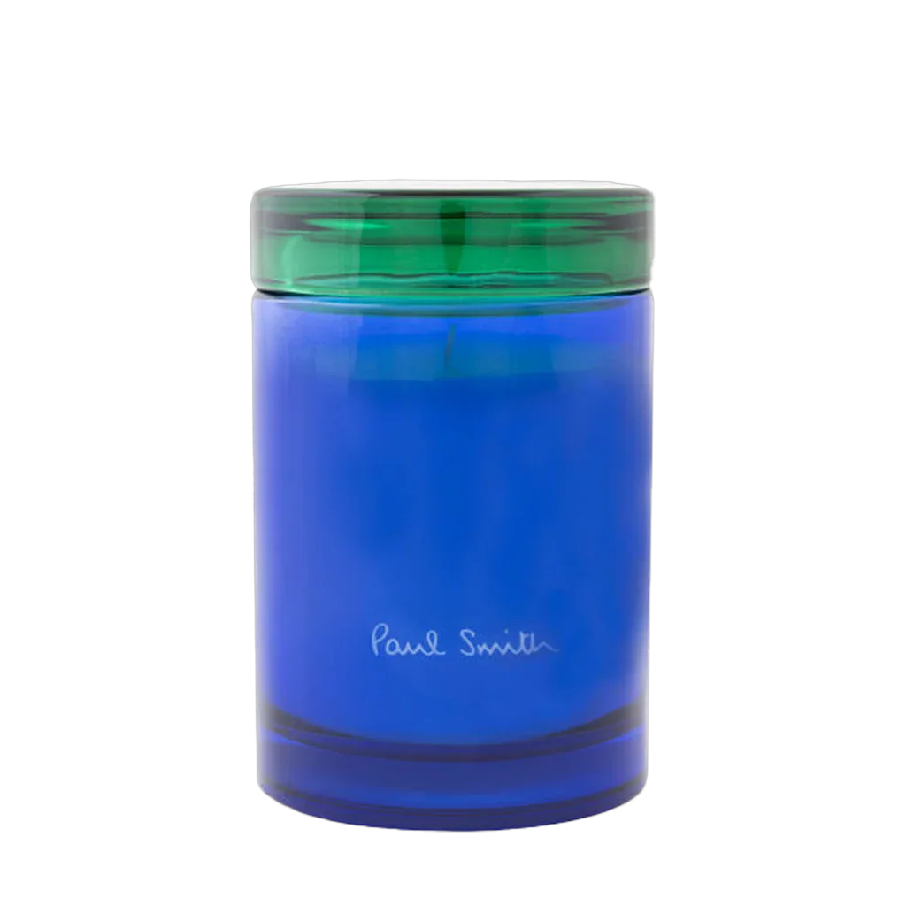 Blaue Duftkerze mit grünem Deckel, "Paul Smith"-Schriftzug auf der Vorderseite. Titel: Early Bird Duftkerze, Anbieter: Paul Smith.