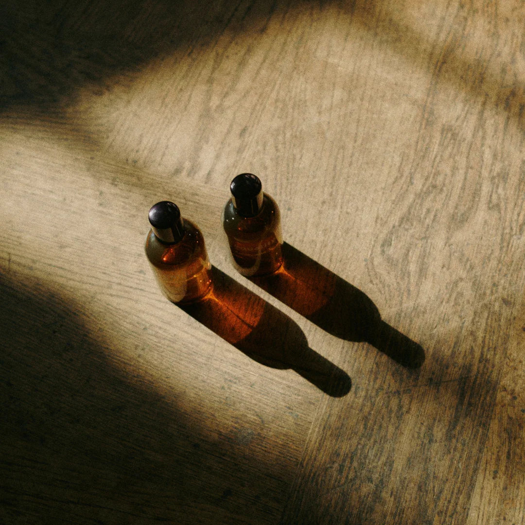 equality. - a child's mind - Eau de Parfum 2 Flakons auf Holzboden