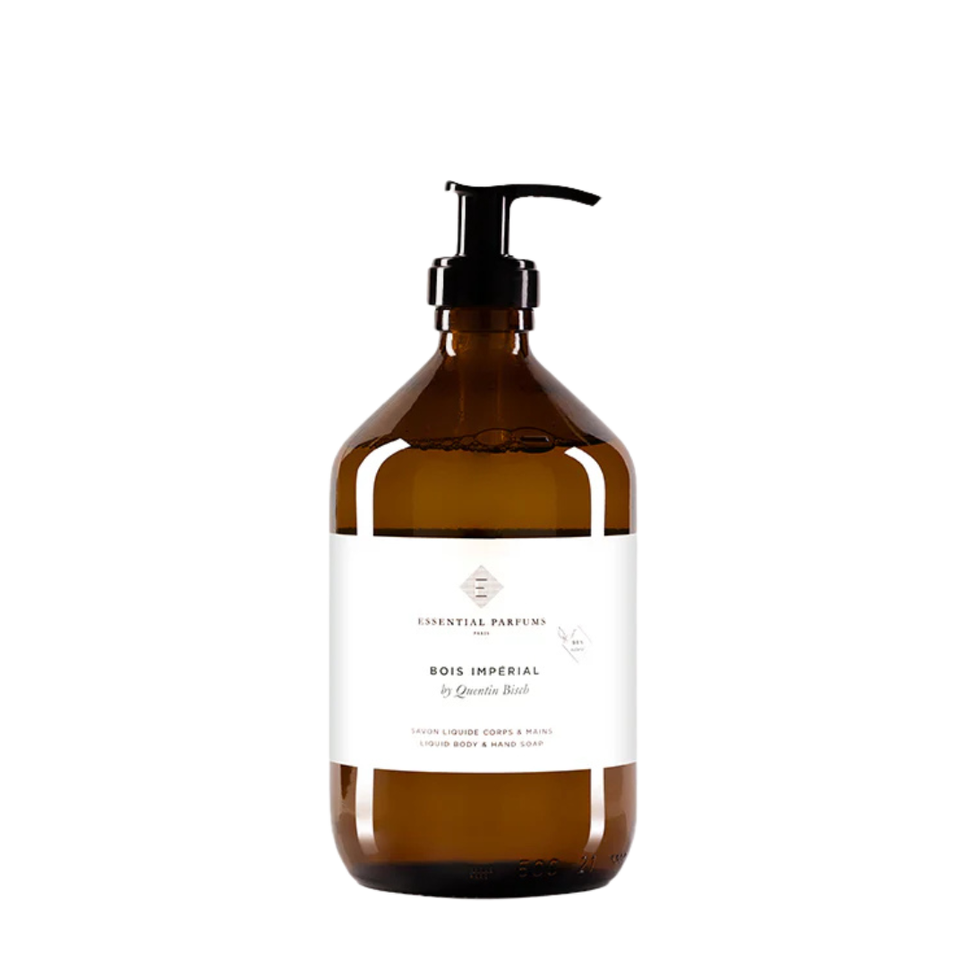 Essential Parfums Bois Impérial Liquid Body & Hand Soap, braune Pumpflasche mit weißem Etikett, aromatische Körper- und Handseife mit holzig-frischem Charakter von Quentin Bisch, erhältlich bei scent amor.
