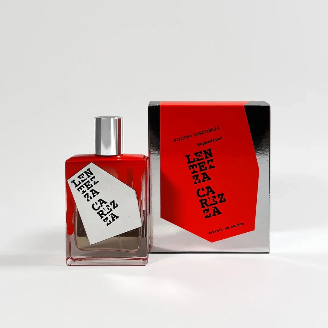 flakon von dem extrait de parfum lentezza carezza von filippo sorcinelli neben der verpackungsbox