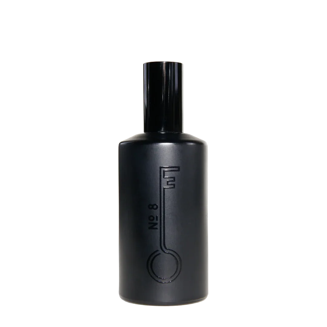 Fischersund No. 8 Flakon freigestellt – frischer Unisex-Duft mit Rhabarber, Kiefer und Zitrus bei scent amor