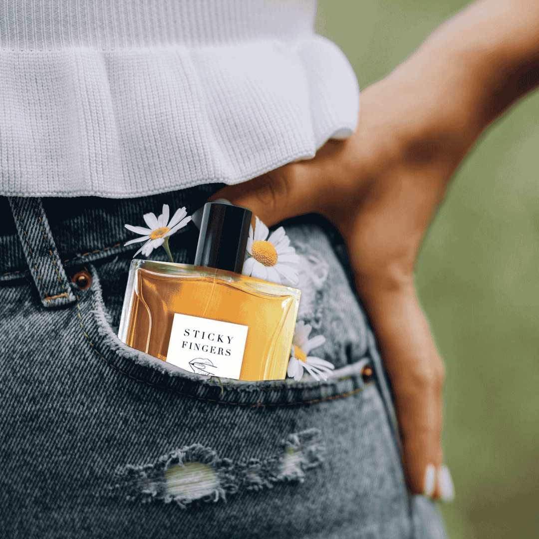Flakon von Francesca Bianchi Sticky Fingers Extrait de Parfum in Hosentaschen, jetzt bei scent amor entdecken