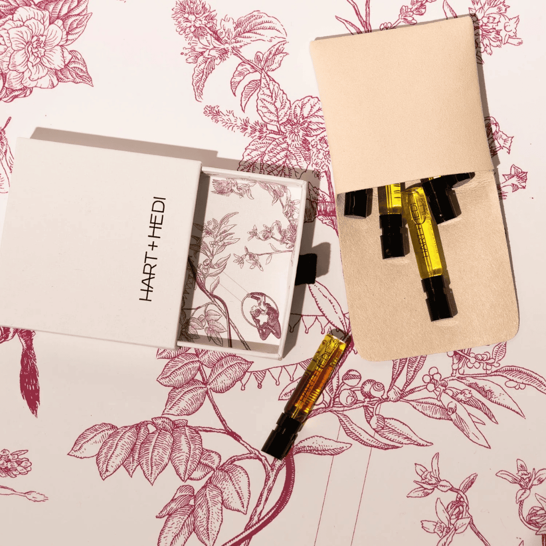 Hart + Hedi Discovery Set Eau de Parfum – offene Box mit Proben als Moodbild, luxuriös präsentiert bei scent amor