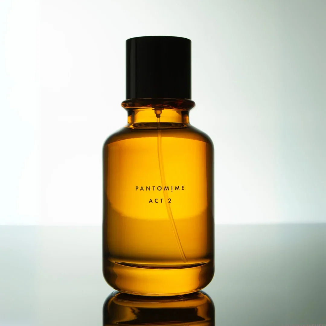 Flakon von Pantomime ACT II Eau de Parfum mit minimalistischem, klarem Design und transparenter Duftflüssigkeit