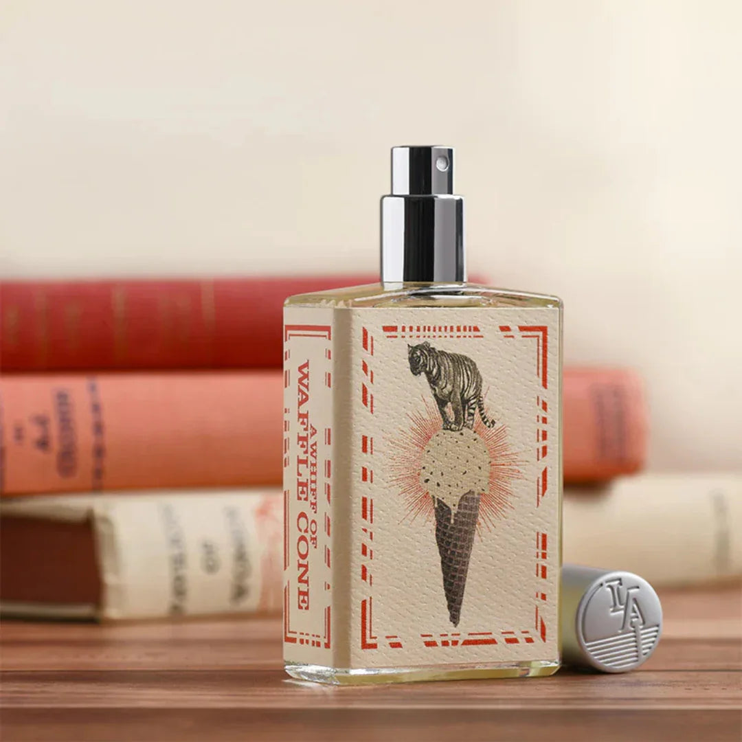 Geöffneter Flakon von Imaginary Authors A WHIFF OF WAFFLE CONE Eau de Parfum – kreativer Nischenduft mit süß-warmer Gourmandnote bei scent amor