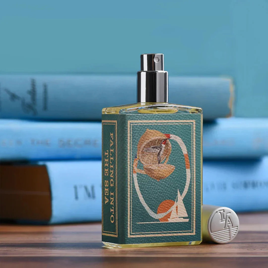 Geöffneter Flakon von Imaginary Authors FALLING INTO THE SEA Eau de Parfum – luxuriöser Nischenduft mit maritim-zitronigem Charakter bei scent amor