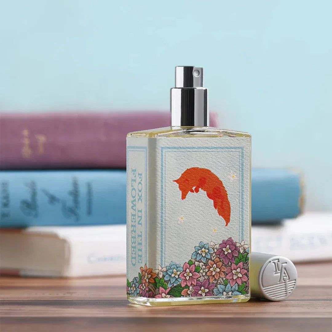 Geöffneter Flakon von Imaginary Authors FOX IN THE FLOWERBED Eau de Parfum – luxuriöser Nischenduft mit verspieltem Blütencharakter bei scent amor