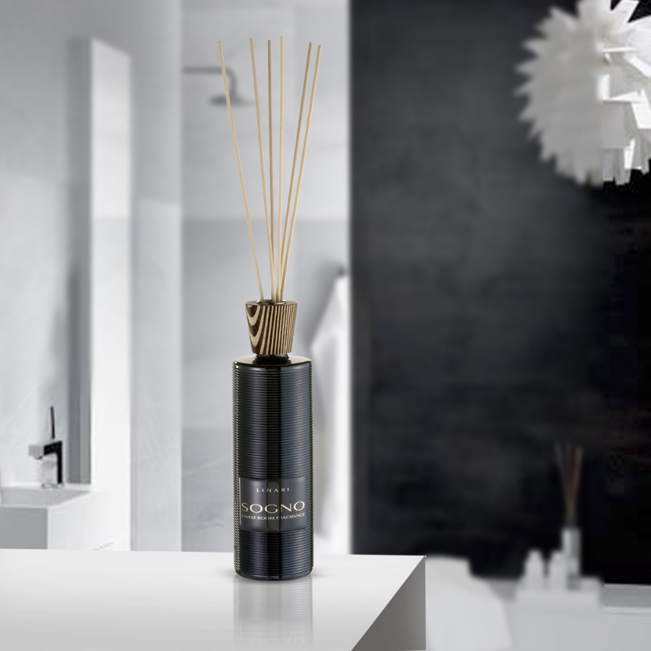 Linari Sogno Diffuser, stilvoll platzierter Raumduft in modernem Badezimmer, elegant, beruhigend und harmonisch, erhältlich bei scent amor.