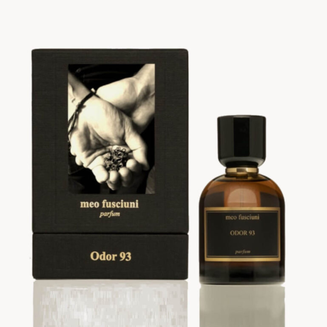 Box und Flakon von dem Eau de Parfum Odor 93 von Meo Fusciuni, radikaler Nischenduft mit grüner Intensität und künstlerischem Anspruch, erhältlich bei scent amor.