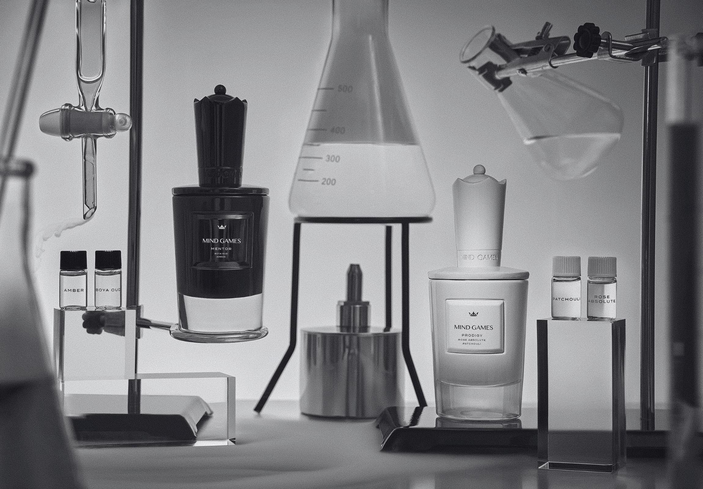 Mood Image mit den Nischendüften Mentor und Prodigy von Mind Games in Laborumgebung