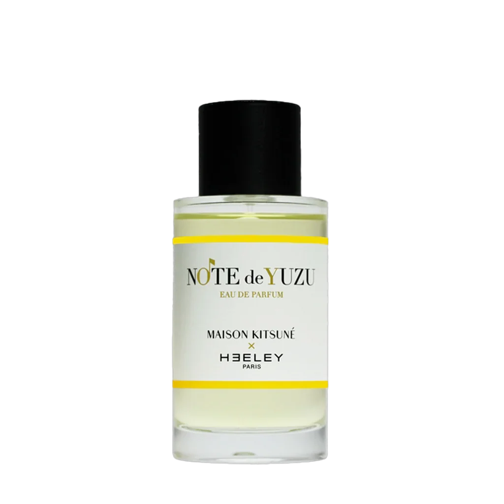 Das Parfüm "Note de Yuzu" von Heeley in einer transparenten Flasche mit schwarzem Verschluss und gelbem Etikett.