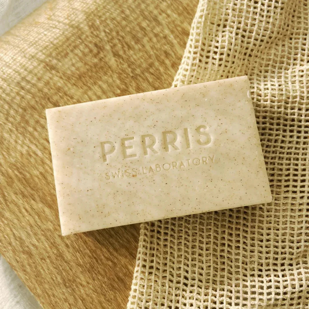 Peelingseife für glatte Haut ohne Palmöl – Perris Swiss EXFOLIATING SOAP jetzt bei scent amor kaufen