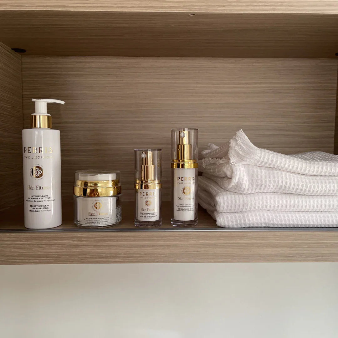 Anwendung des MASK SERUM 'ÉCLAT DE BEAUTÉ' von Perris Swiss – revitalisierende Pflege für strahlende Haut bei scent amor