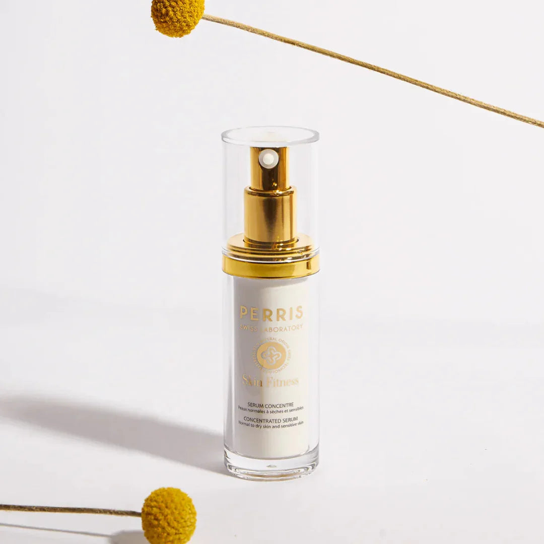 Seidige Textur des CONCENTRATED SERUM – intensive Feuchtigkeit, Glättung und Elastizität für trockene Haut