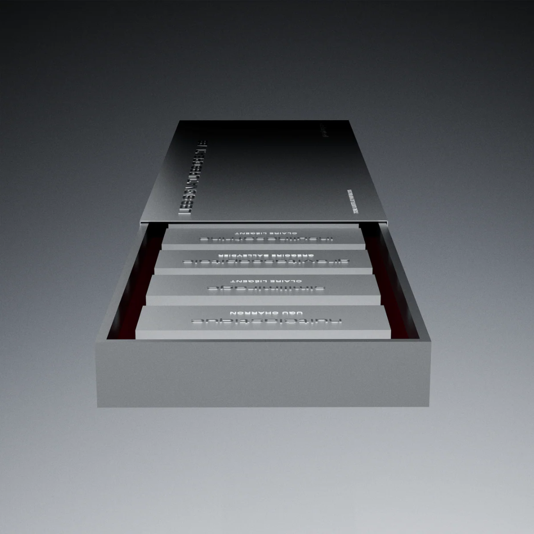 Première Peau Discovery Coffret Extrait de Parfum – Proben in der Box, schräg von vorne inszeniert – edles Coffret bei scent amor