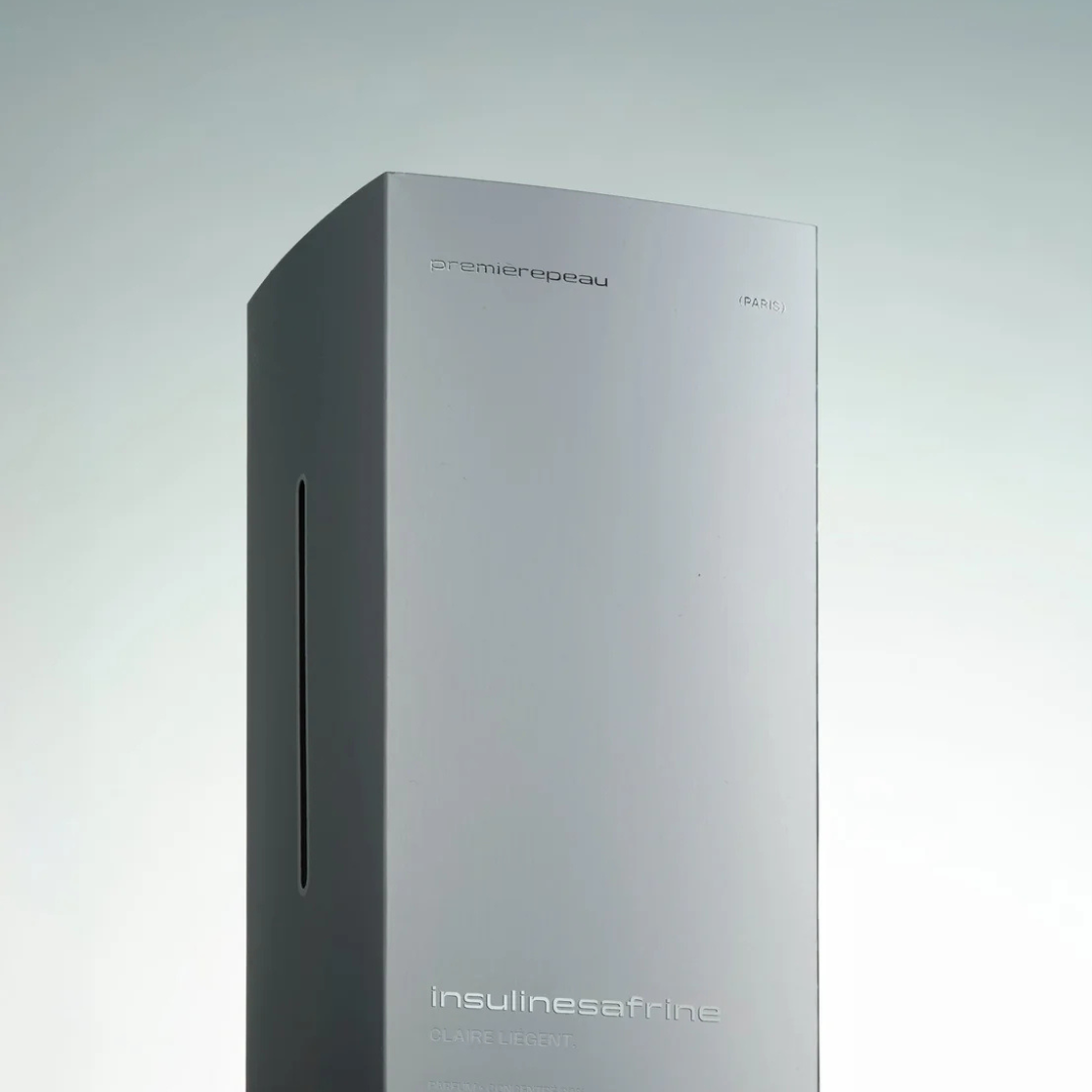 Box von Première Peau Insulinesafrine Extrait de Parfum – edle Verpackung eines außergewöhnlichen Nischenparfums bei scent amor