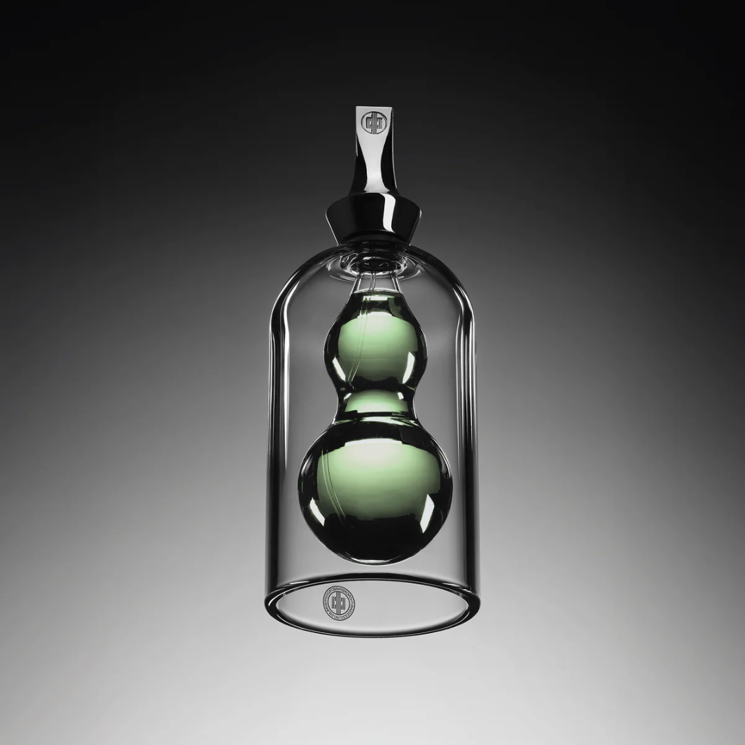 Première Peau Nuit Élastique Extrait de Parfum – geheimnisvoller Flakon vor dunklem Hintergrund, intensiv inszeniert bei scent amor