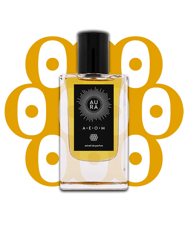 Klare Glasflasche mit schwarzem Verschluss und Aura Perfume-Logo. Produktname: A.E.O.M, Anbieter: Aura Perfume.