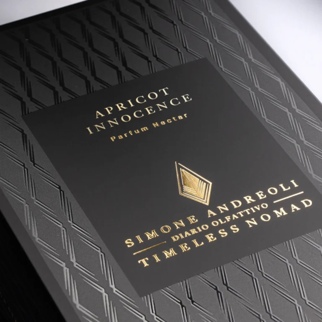 Simone Andreoli Apricot Innocence Parfum Nectar – Detailaufnahme der Box, stilvolle Veredelung bei scent amor