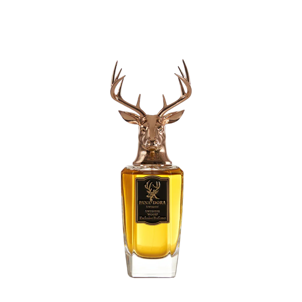 Edles Parfümflakon "Swedish Wood" von Pana Dora mit goldener Hirschkopfverzierung über einem würfelförmigen Glasgefäß.
