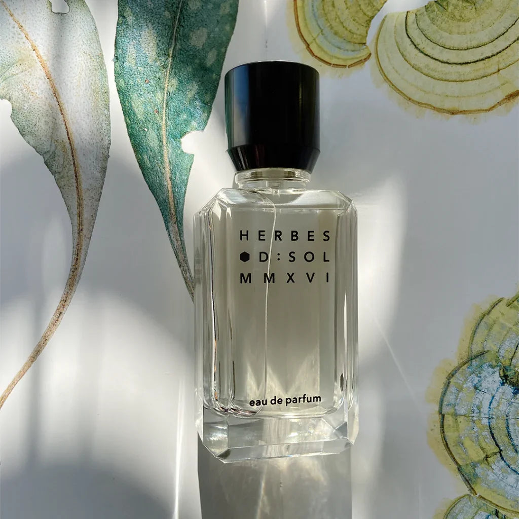 Tauche ein in HERBES von D:SOL MMXVI – olfaktorische Kräuterreise durch Mallorca, online bei scent amor erleben