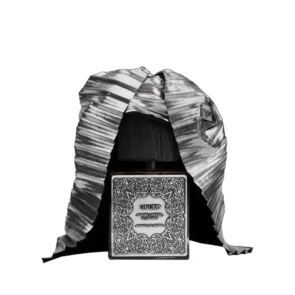 Filippo Sorcinelli UNUM QUANDO RAPITA IN ESTASI Extrait de Parfum freigestellter Flakon frontal scent amor