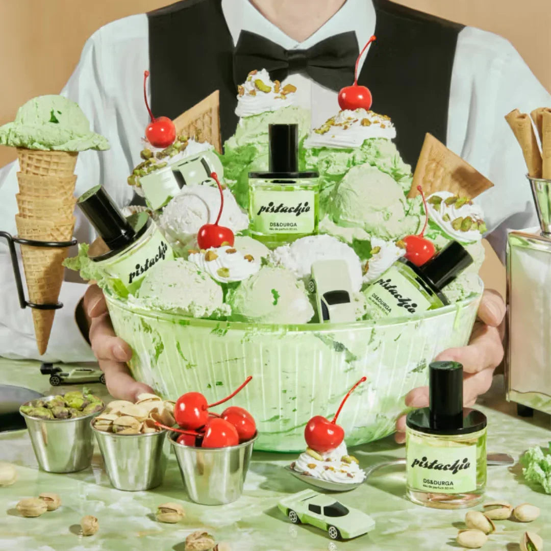 Pistaziendüfte bei den Nischenparfums in einer Schale Pistaziencreme bei scent news für scent amor