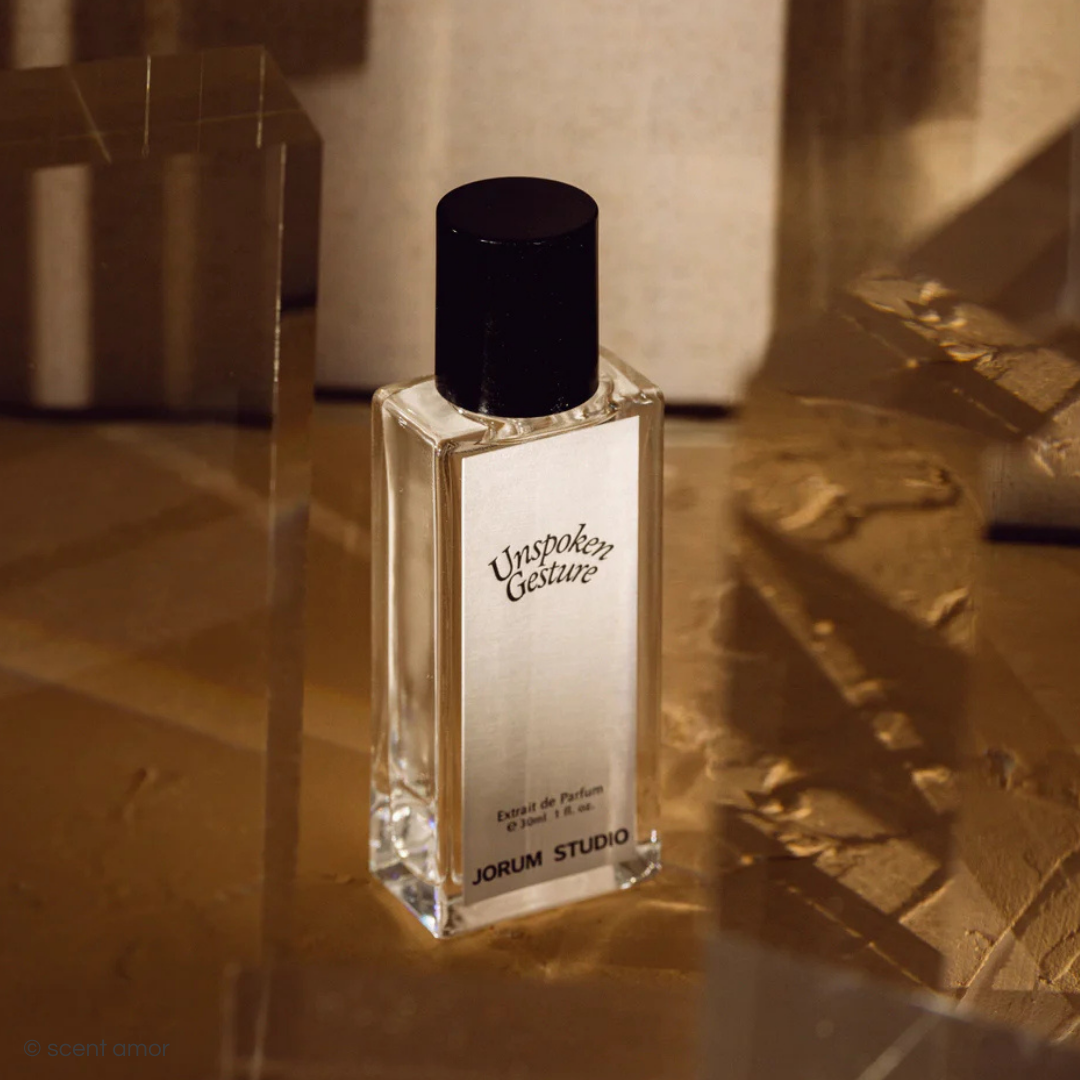 Jorum Studio Unspoken Gesture Extrait de Parfum Flakon Glas scent amor