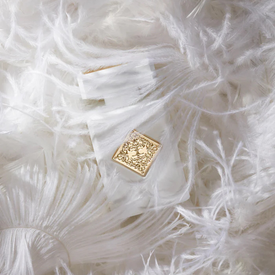 Initio Parfums Privés Hedonist Collection MUSK THERAPY Eau de Parfum Falkon weiße Federn