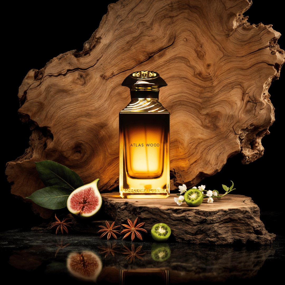 ATLAS WOOD Marrakech Imperial  stilleben mit Holzplatte und Früchten beim Fachmann für Nischendüfte scent amor erleben