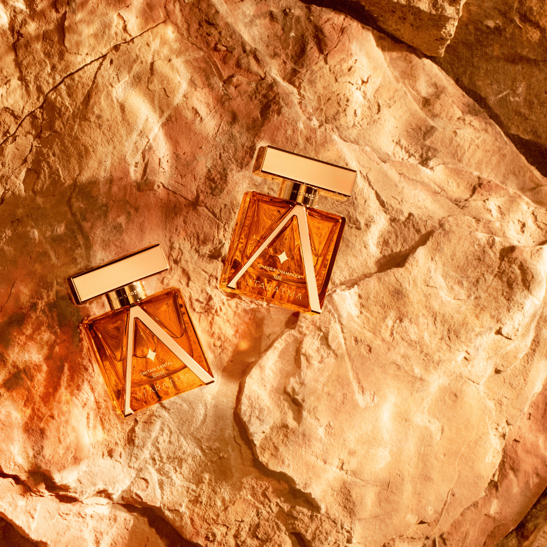 Ataratma AROHA ABSOLUTE Extrait de Parfum auf Felsen fotografiert für scent amor deinem Fachmann für Nischenduft