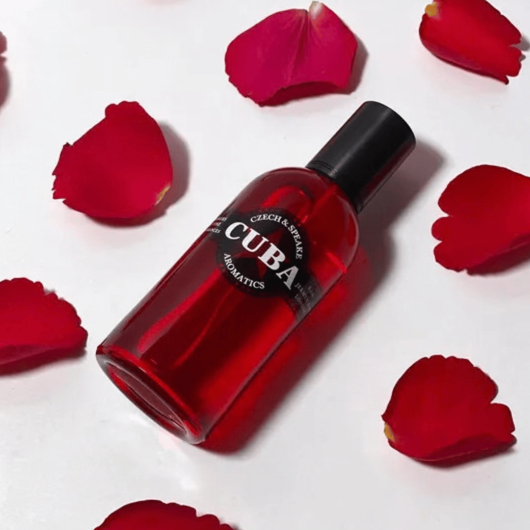 Czech & Speake CUBA Eau de Parfum roter Flakon feiner Nischenduft mit Rosen Blütenblättern bei scent amor