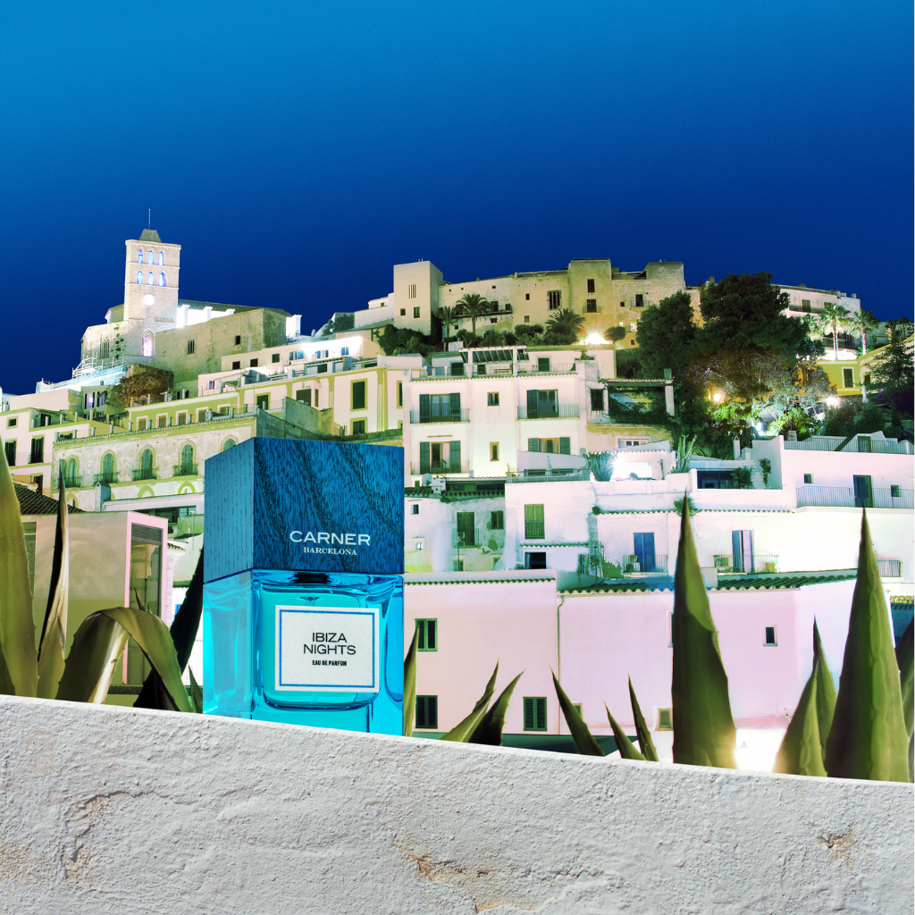 Carner Barcelona Dream Collection IBIZA NIGHTS Eau de Parfum Flakon Mood vor spanischem Dorf scent amor