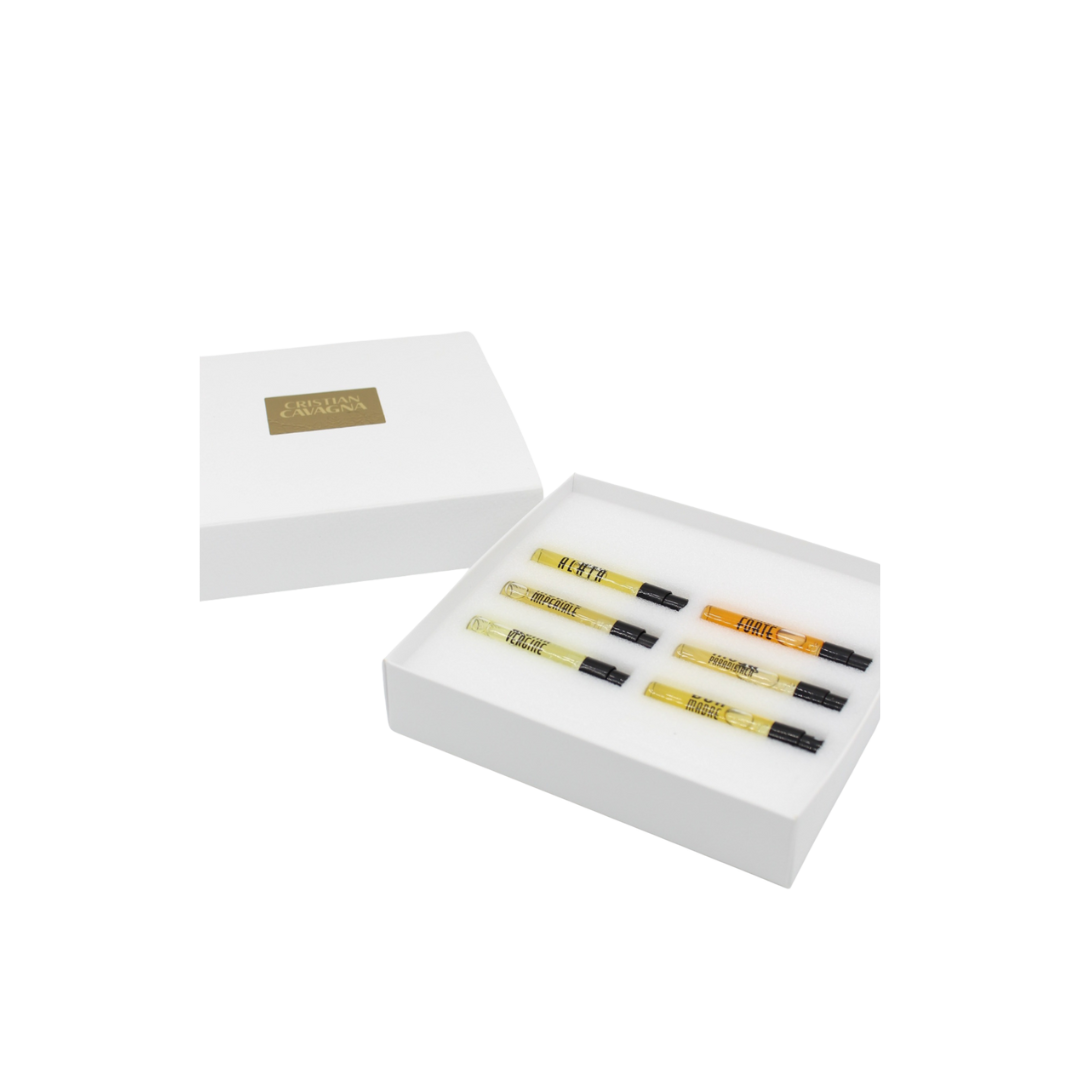 Discovery Set mit sechs luxuriösen Extrait de Parfum Miniaturen von Cristian Cavagna auf transparentem Hintergrund - erhältlich bei scent amor