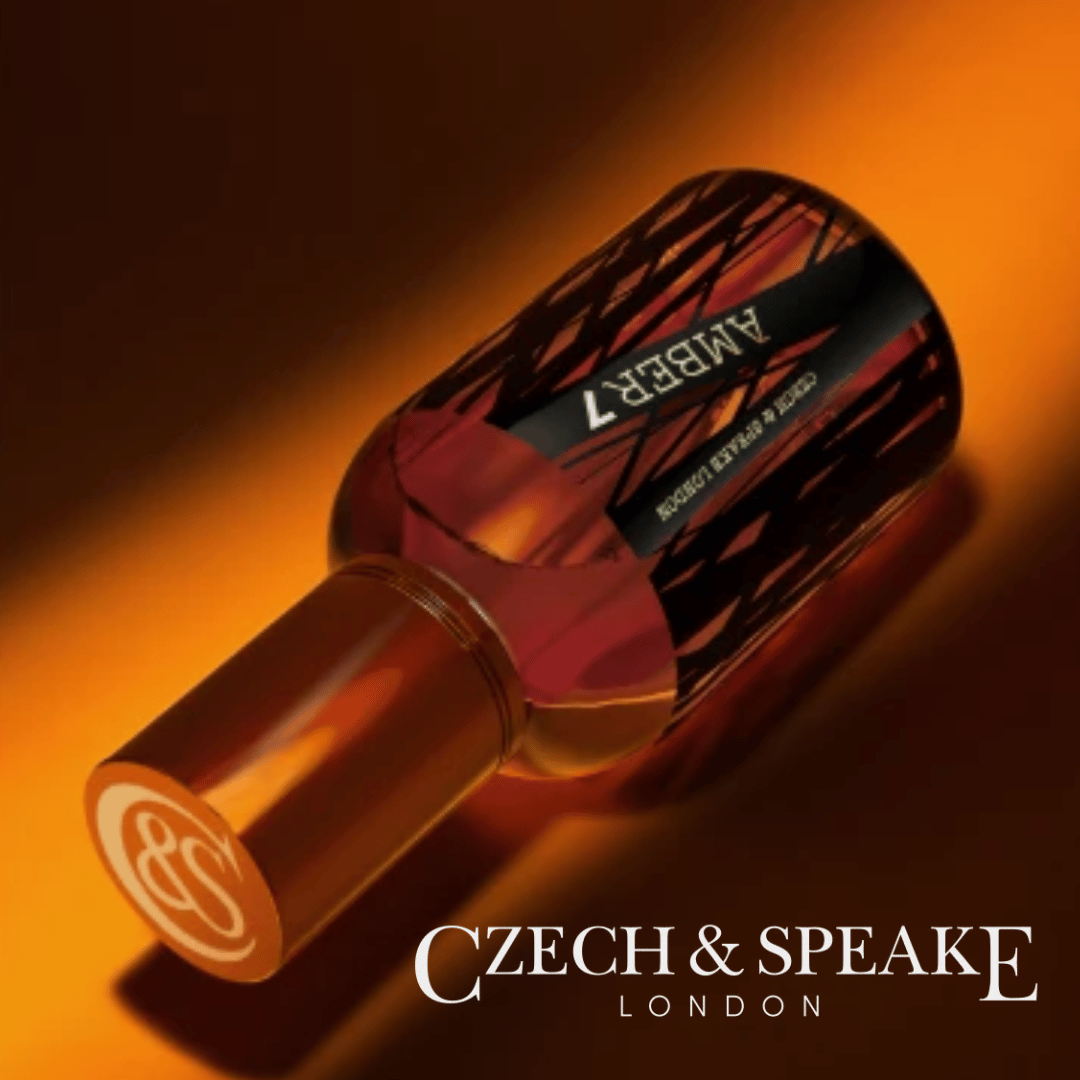 Czech & Speake AMBER 7 Eau de Parfum Nischenduft im Flakon liegend mit Schriftzug Czech & Speake bei scent amor