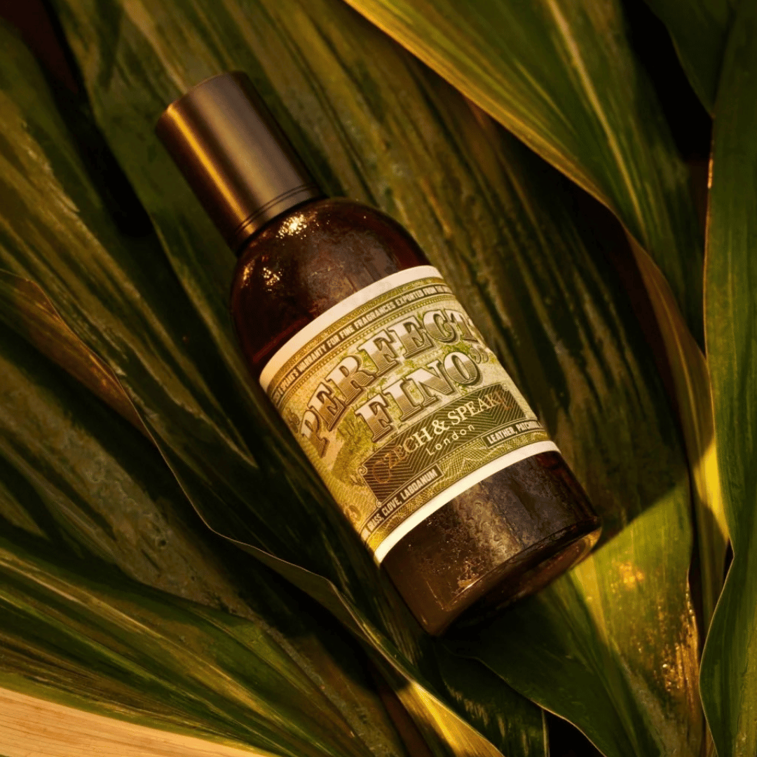 Czech & Speake Perfecto Fino Eau de Parfum vor grünen Blättern bei scent amor