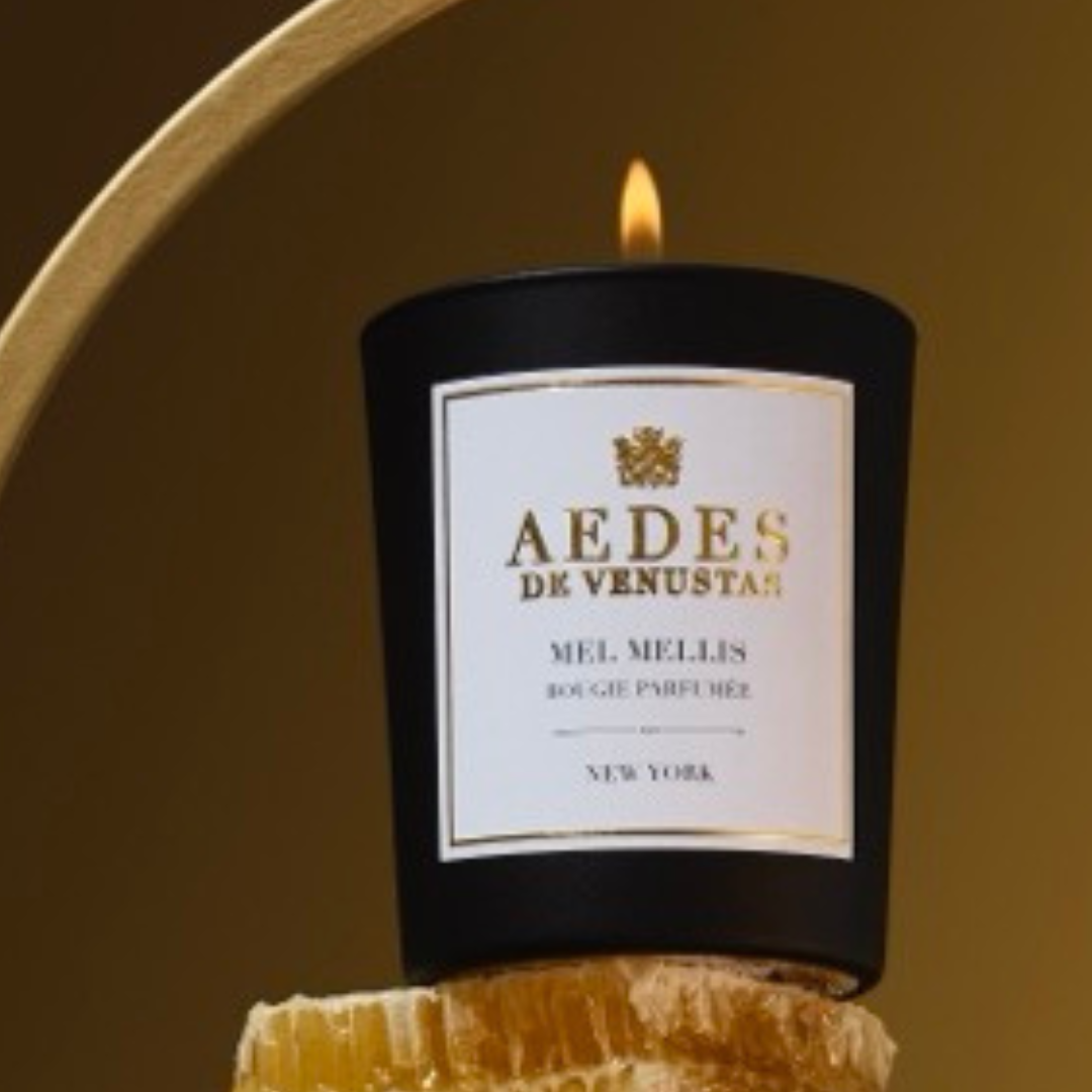 Aedes de Venustas MEL MELLIS Duftkerze Mood brennende Kerze closeup
