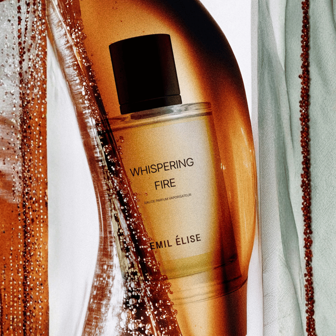EMIL ELISE Whispering Fire Eau de Parfum bei scent amor Nischenduft Flakon halb verdeckt
