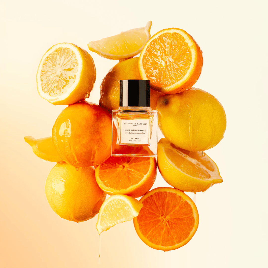 Essential Parfums by Antoine Maisondieu Extrait de Parfum Nischenduft Flakon und Zitrusfrüchte  bei scent amor