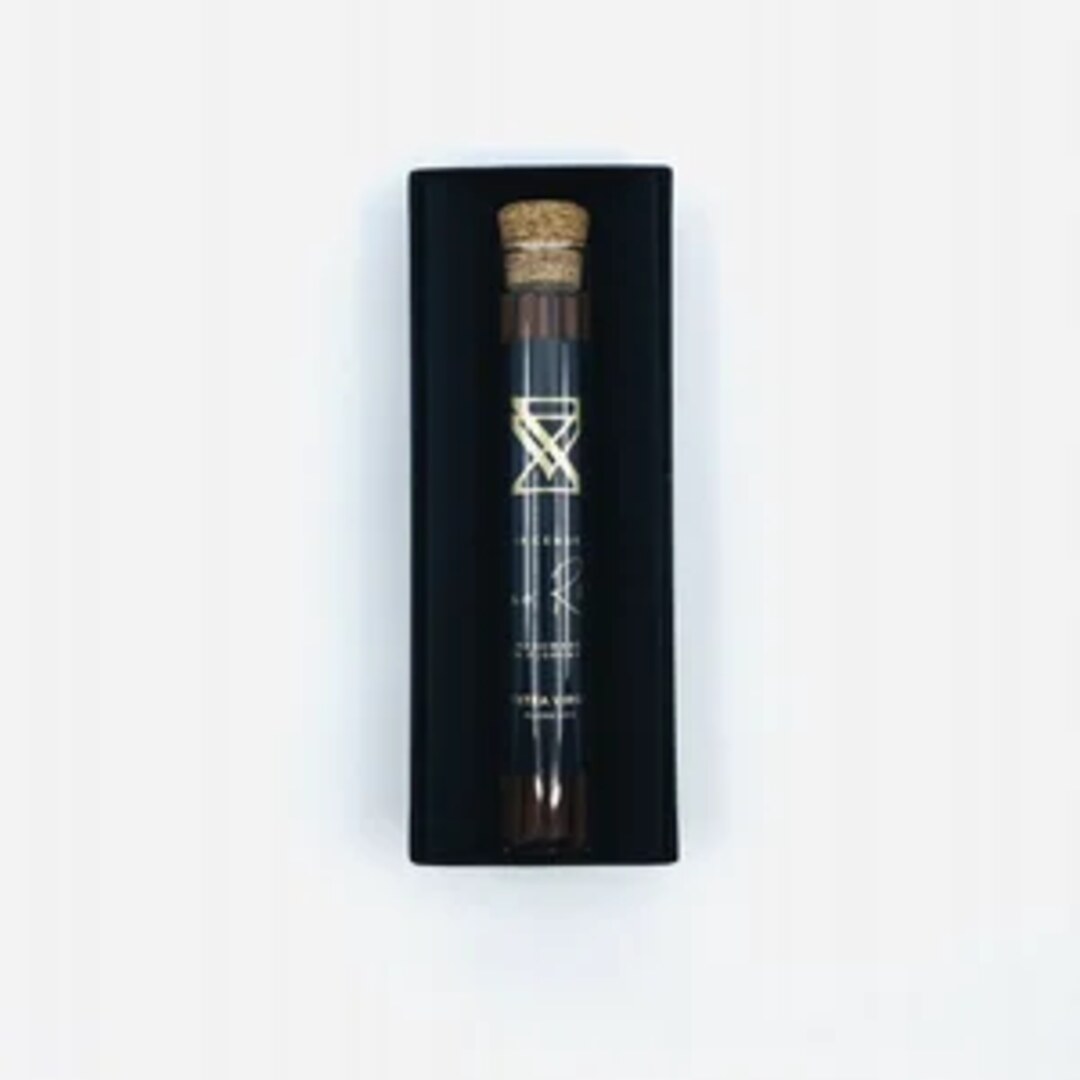 Extra Virgo CACAO RITUAL Incense Sticks im Glas in der Verpackung präsentiert bei scent amor