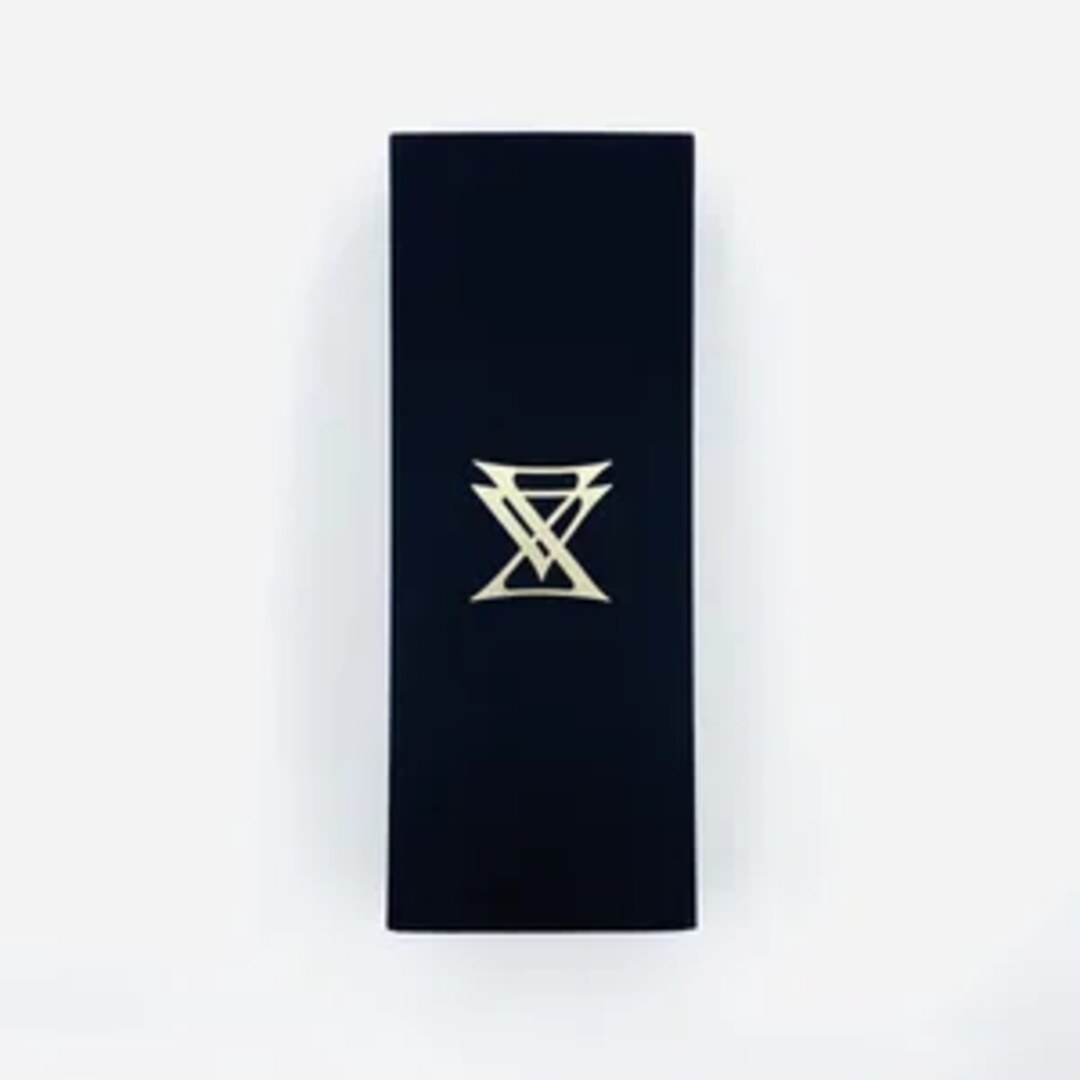 Extra Virgo SACRED TOBACCO Ritual Incense Sticks Schachtel schwarz präsentiert bei scent amor