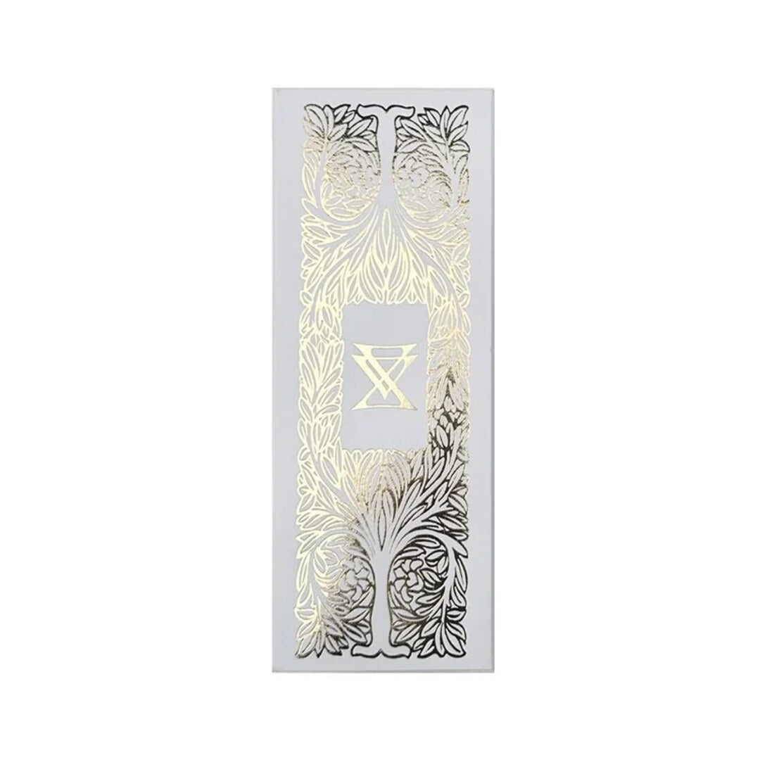 Extra Virgo ORACLE Ritual Incense Sticks Verpackung in weiß mit goldenem Druck präsentiert bei scent amor