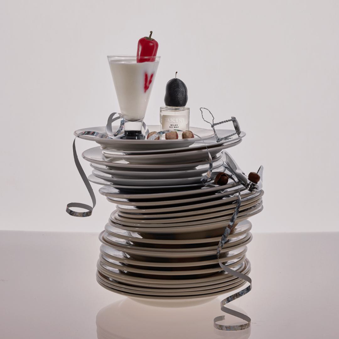 FASCENT Nischenparfum auf Teller Mood Picture mit dem Duft MILKY NO WAY bei scent amor