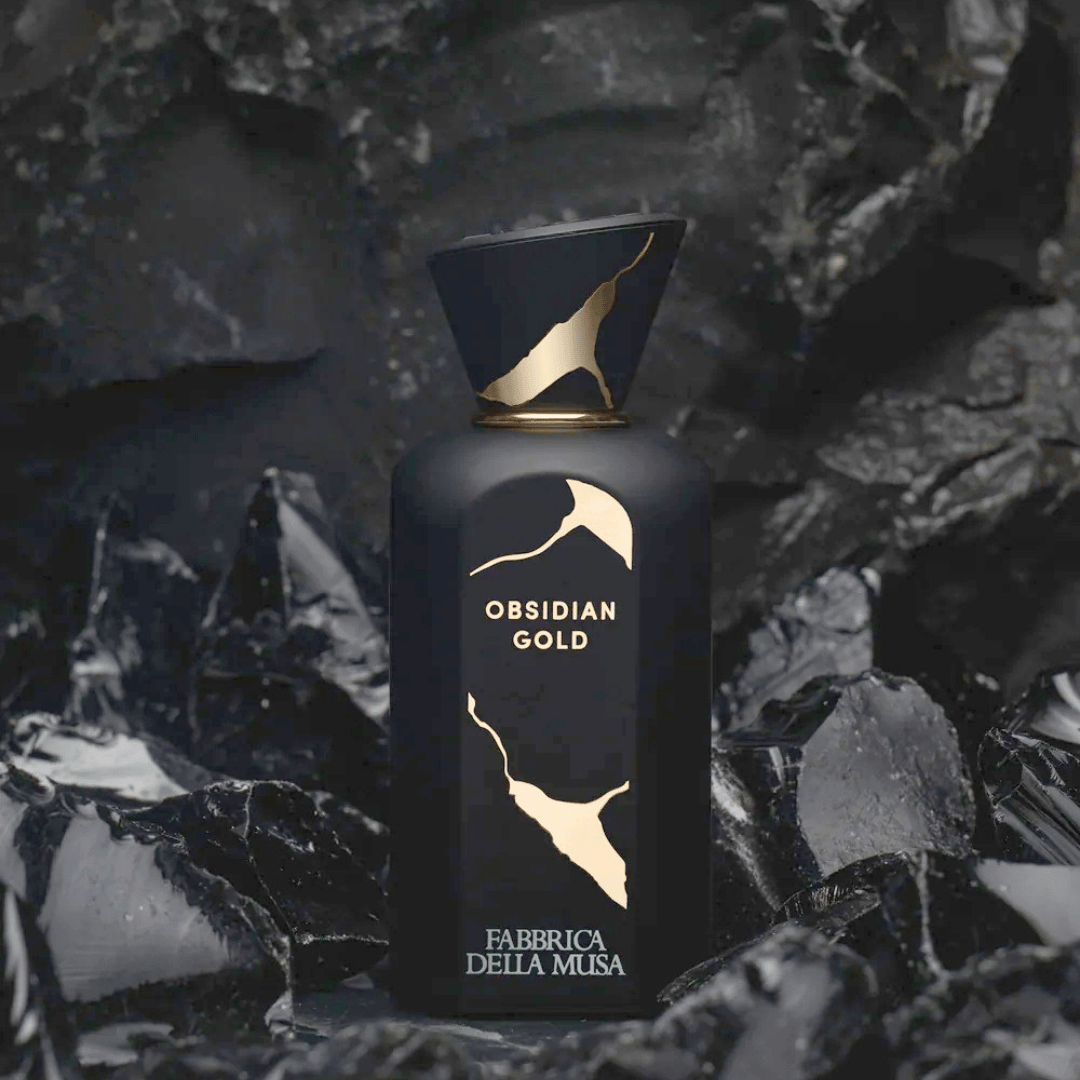 Fabbrica Della Musa OBSIDIAN GOLD Extrait de Parfum mattschwarzer Nischenduft Flakon zwischen schwarzen Steinen bei scent amor Spezialist für Nischenparfum