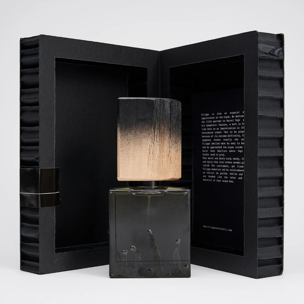 Filippo Sorcinelli UNUM SYMPHONIE PASSION Extrait de Parfum Flakon vor offener Umverpackung scent amor