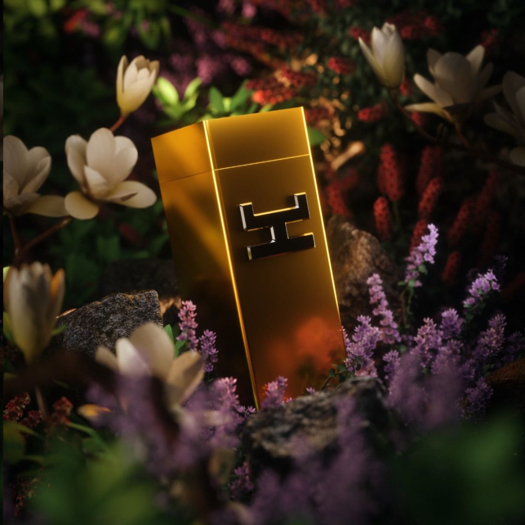 Raris von Hemcael - charaktervoller Eau de Parfum Nischenduft im goldenen Flakon zwischen Blumen, erhältlich bei scent amor