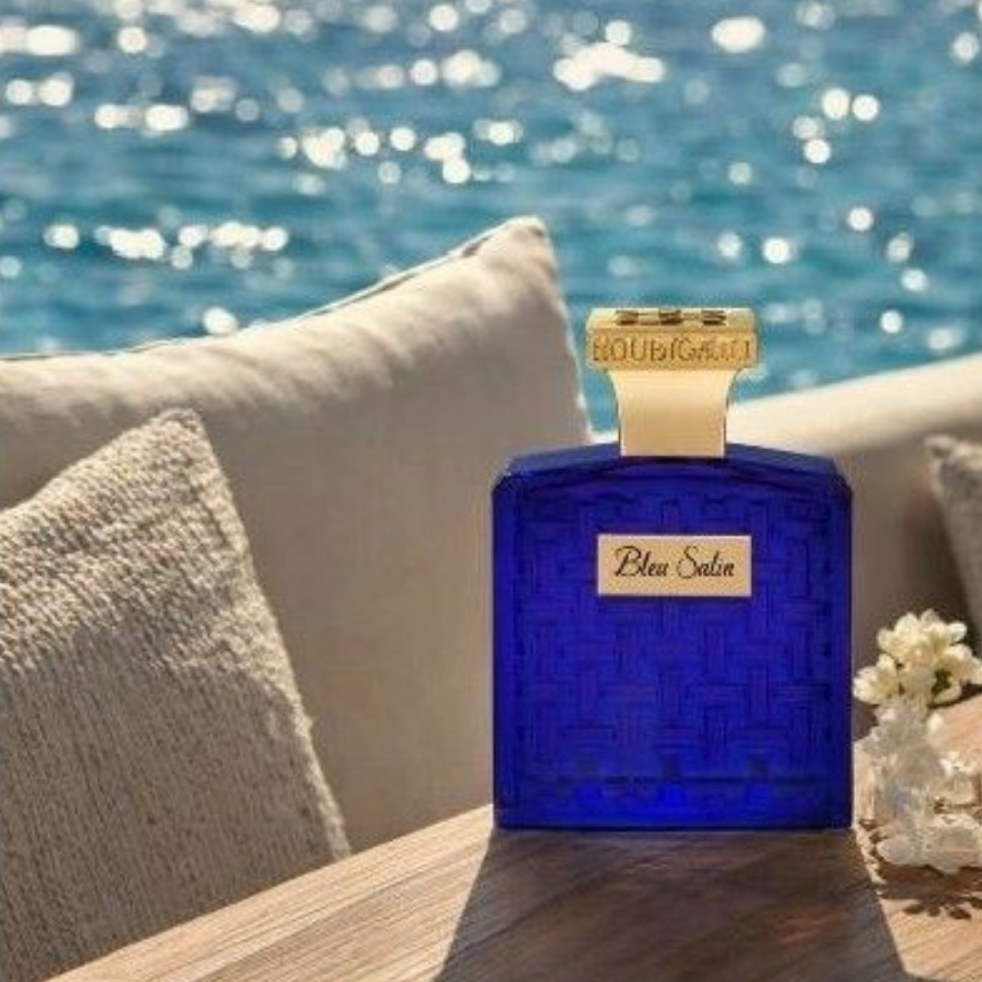 Houbigant Collection Cote d'Azur mit Bleu Salin auf einer Terrasse in der Sonne in Cannes für scent amor Deinem Fachmann für feine Nischendüfte