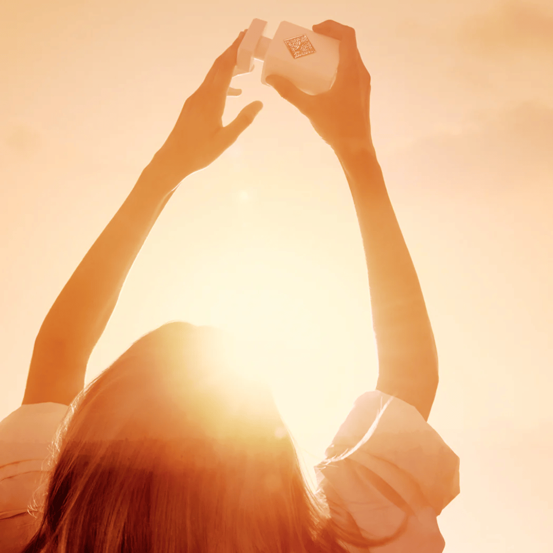 INITIO Nischenparfum Lift me up vor Sonnenaufgang mit Frau für scent amor Deinem Fachmann für feine Nischenparfums