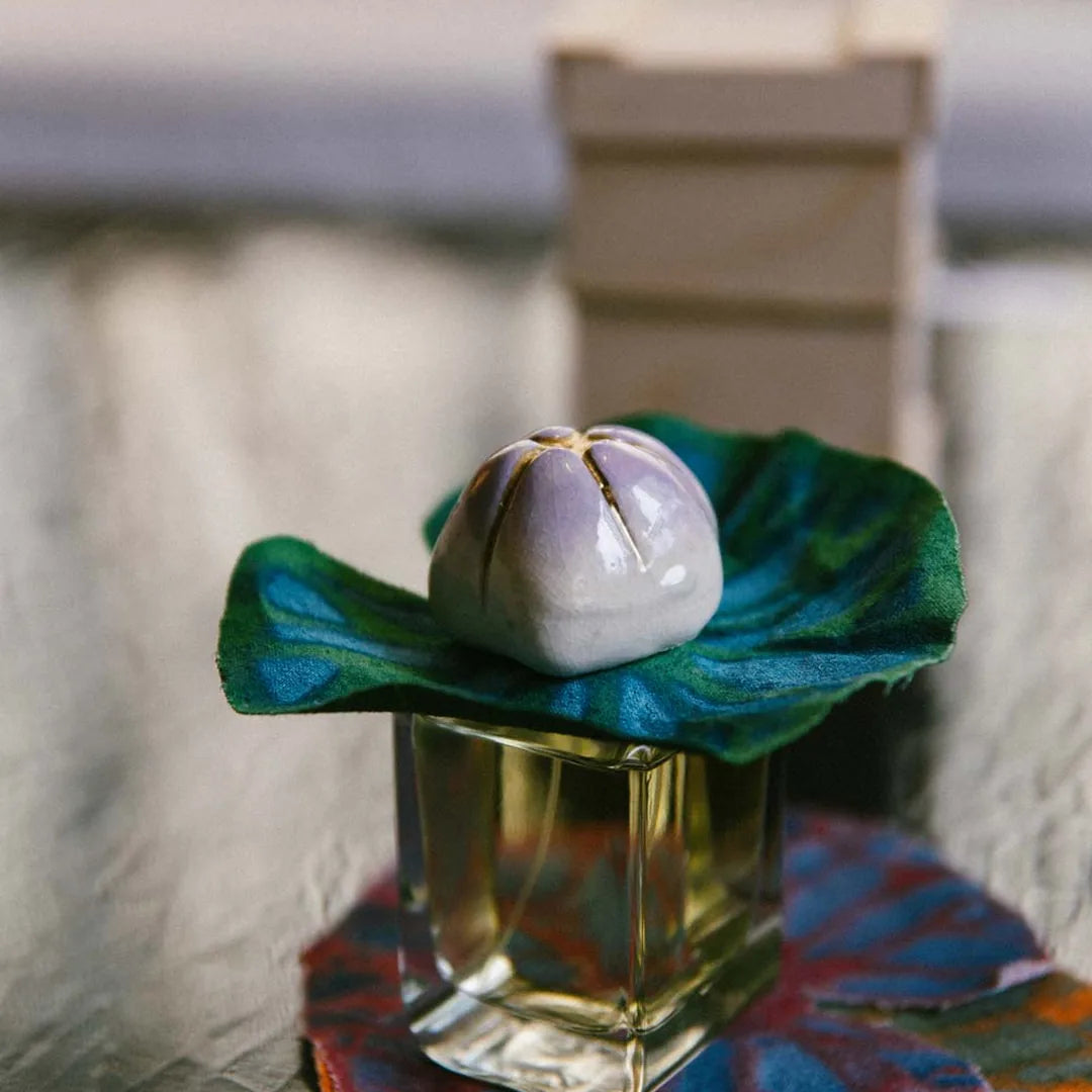 MEDITTOROSA-scent-amor-Nischenduft-Extrait-Parfum-MAUNA Seerosenblatt Blüte